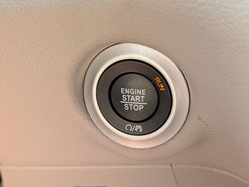 Used 2024 Chrysler Pacifica Limited FWD image 22