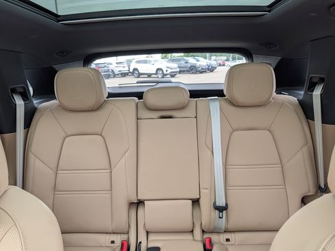 Used 2023 Porsche Cayenne S Platinum AWD/4WD image 13