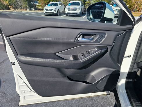 Certified 2025 Nissan Rogue SL w/ Tech Package image 16