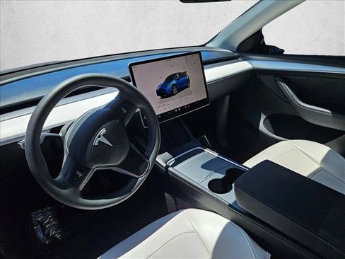 Used 2024 Tesla Model Y 2WD image 13
