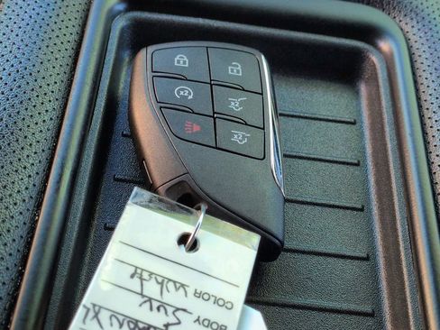 Used 2023 GMC Yukon XL SLT w/ SLT Luxury Package AWD/4WD image 28