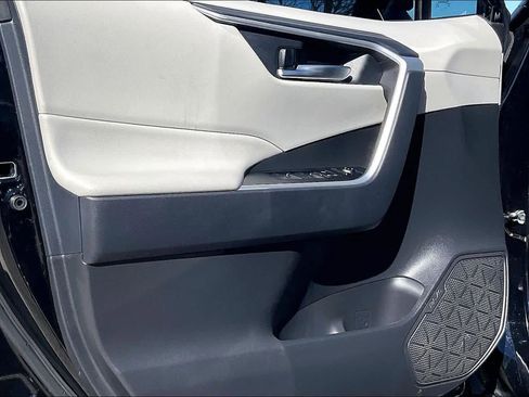 Used 2025 Toyota RAV4 XLE Premium image 22