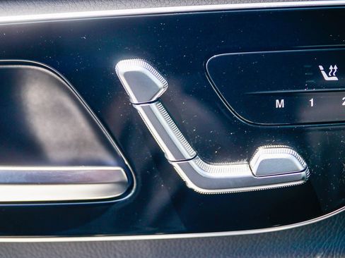 Used 2024 Mercedes-Benz GLC 300 image 21