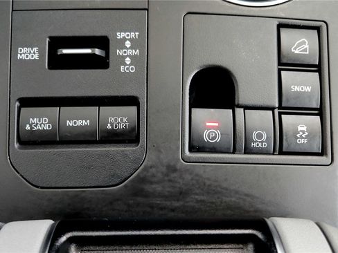 Certified 2024 Toyota Highlander LE image 35