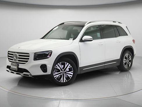 Used 2026 Mercedes-Benz GLB 250 image 3