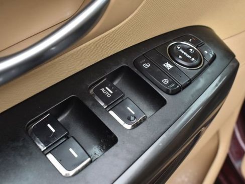 Used 2019 Kia Sedona LX image 19