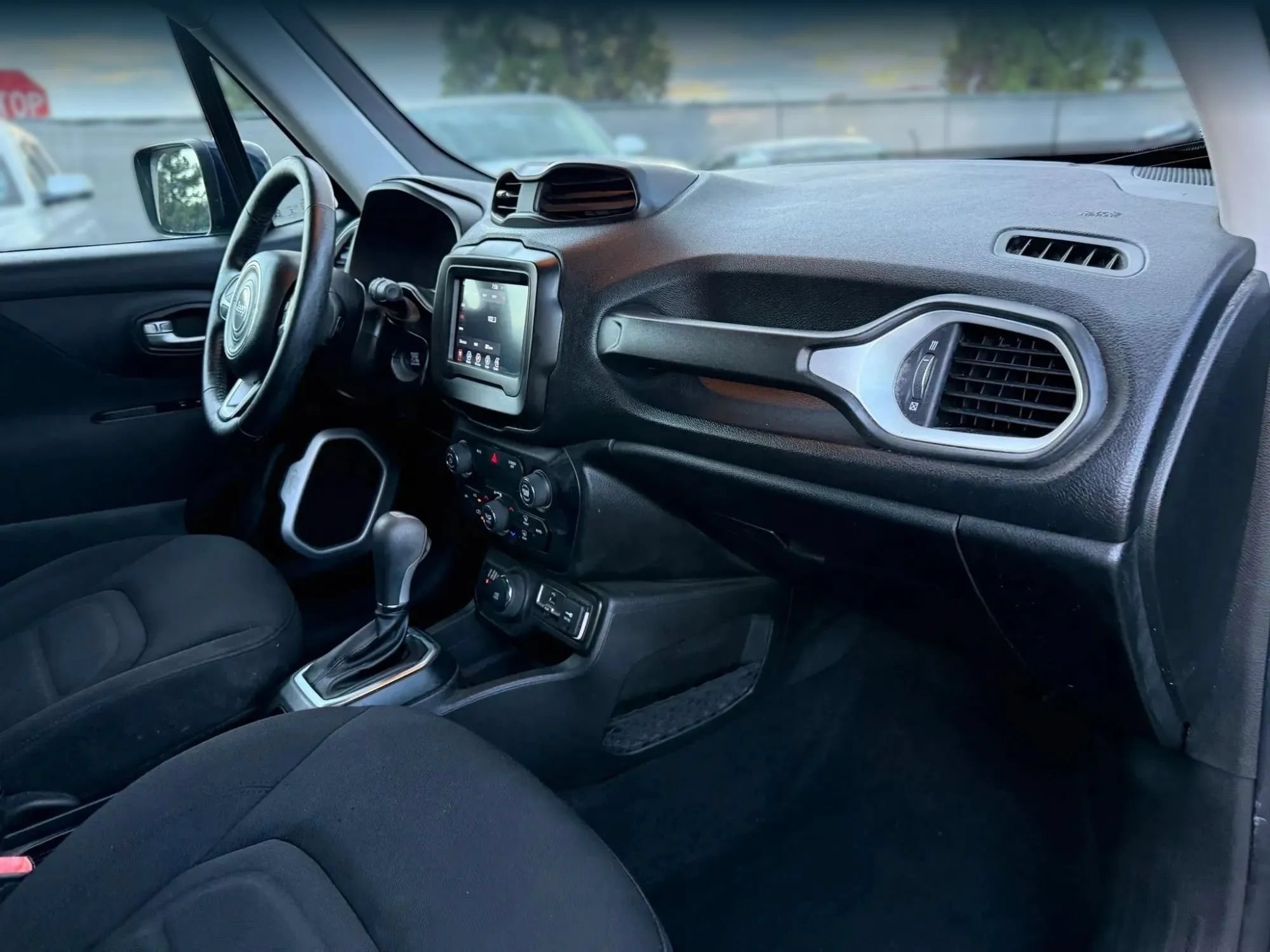 Used 2020 Jeep Renegade Latitude w/ Cold Weather Group AWD/4WD image 19