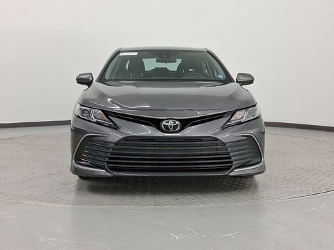 Used 2021 Toyota Camry LE image 6