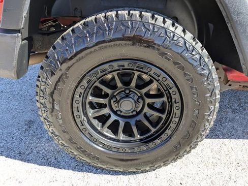 Used 2017 Jeep Wrangler Unlimited Sport w/ Connectivity Group AWD/4WD image 11