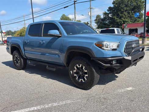 Used 2019 Toyota Tacoma TRD Off-Road RWD image 2