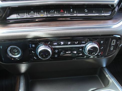 Used 2023 GMC Sierra 1500 SLT w/ SLT Premium Package image 33