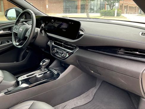 Used 2025 Buick Envista Sport Touring w/ Experience Buick Package FWD image 21