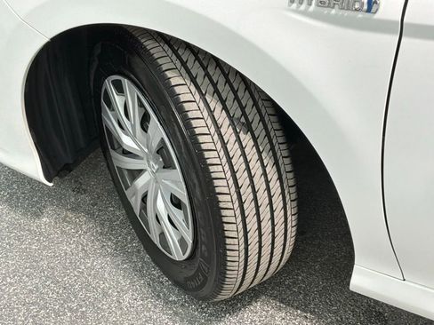 Used 2018 Toyota Camry LE image 31