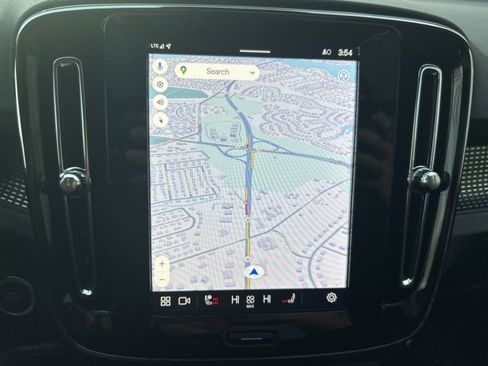 Certified 2025 Volvo XC40 B5 Plus image 22