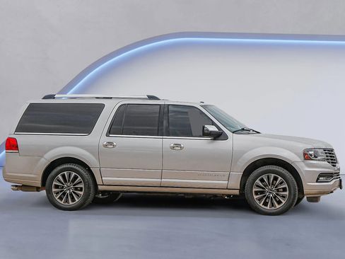 Used 2015 Lincoln Navigator L 4WD image 8