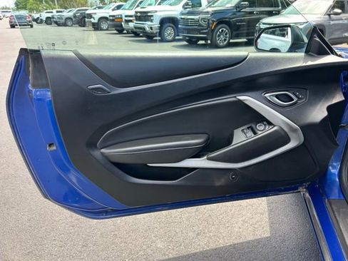Used 2019 Chevrolet Camaro LT w/ Black Appearance Package RWD image 12