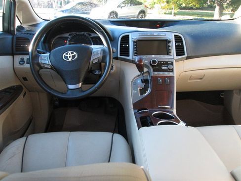 Used 2011 Toyota Venza AWD image 9