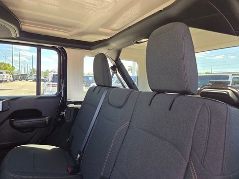 Used 2024 Jeep Wrangler Unlimited Sport AWD/4WD image 17