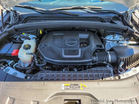 Used 2022 Jeep Grand Cherokee Summit AWD/4WD image 25
