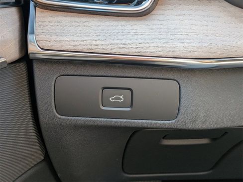 New 2026 Volvo XC90 B6 Plus w/ Protection Package Premier image 31