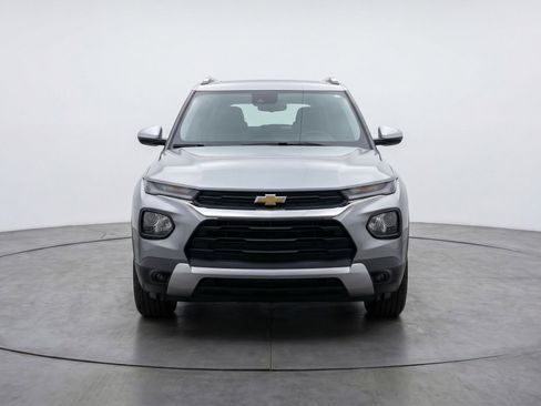 Used 2025 Chevrolet TrailBlazer LT w/ Driver Confidence Package AWD/4WD image 2