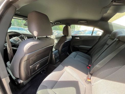 Used 2018 Dodge Charger SXT w/ Blacktop Package RWD image 22