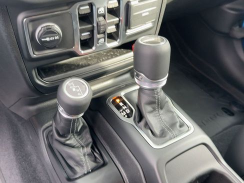 New 2025 Jeep Gladiator Sport image 16