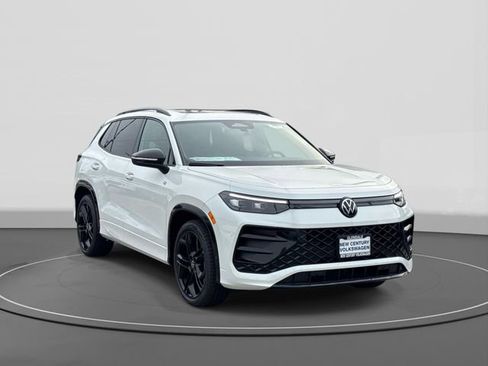 New 2026 Volkswagen Tiguan SE R-Line FWD image 1