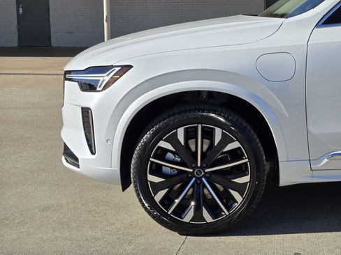 New 2026 Volvo XC90 T8 Plus image 11
