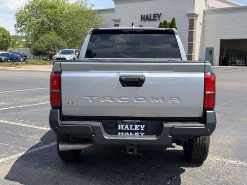 Used 2025 Toyota Tacoma SR w/ SR Upgrade Package AWD/4WD image 22