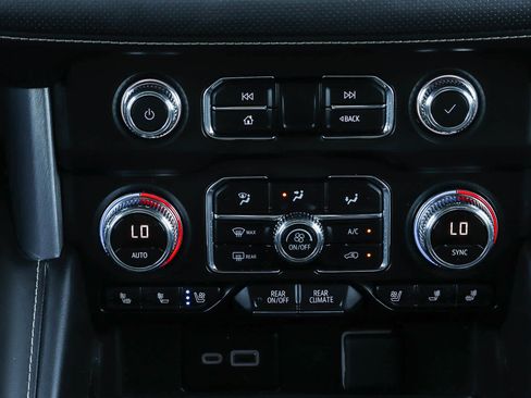 Used 2024 GMC Yukon XL SLT image 14