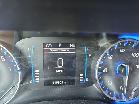 Used 2018 Chrysler Pacifica Touring Plus w/ Tire & Wheel Group FWD image 21