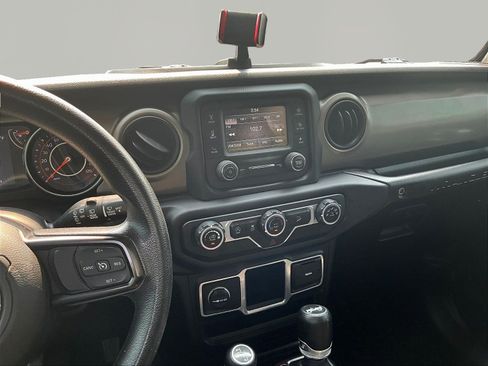 Used 2018 Jeep Wrangler Unlimited Sport AWD/4WD image 9