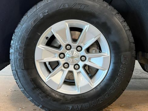 Used 2023 Chevrolet Silverado 1500 LT image 8