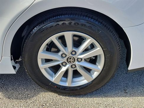 Used 2025 Toyota Camry LE image 5