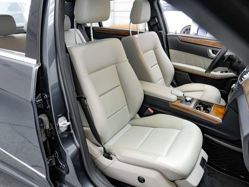 Used 2013 Mercedes-Benz E 350 4MATIC Sedan w/ Premium 1 Pkg image 31