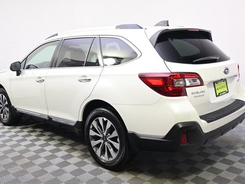 Used 2019 Subaru Outback 2.5i Touring image 3