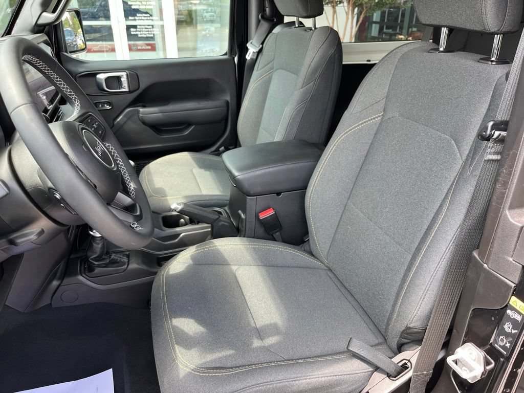 Used 2025 Jeep Wrangler Sport AWD/4WD image 5