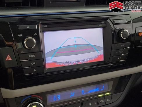 Used 2016 Toyota Corolla LE FWD image 17