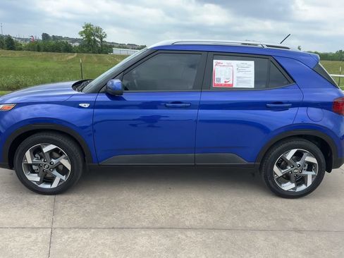 Used 2025 Hyundai Venue Limited FWD image 6