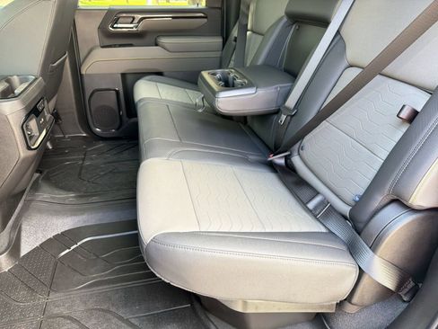 Used 2025 Chevrolet Silverado 2500 ZR2 w/ Technology Package AWD/4WD image 21