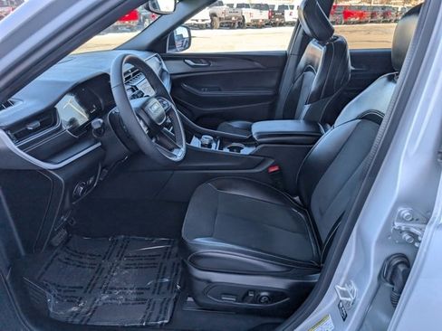 Used 2024 Jeep Grand Cherokee L Altitude image 2