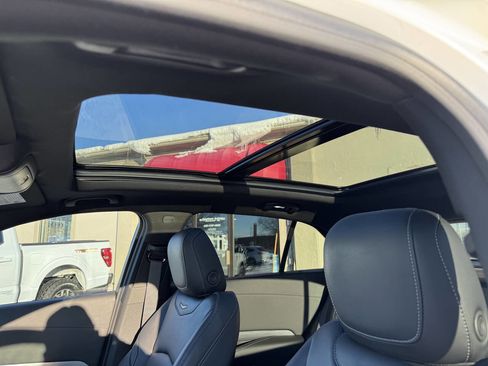 Used 2024 Cadillac XT4 Premium Luxury image 3