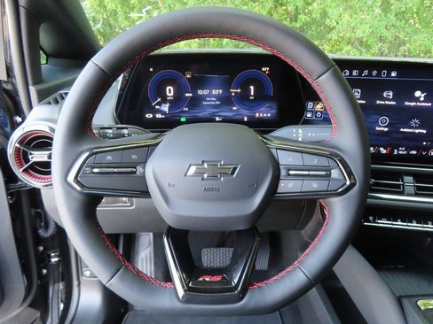 New 2025 Chevrolet Equinox EV RS w/ Convenience Package II AWD/4WD image 4