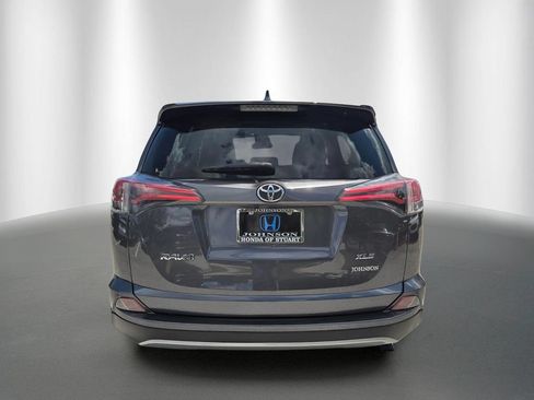 Used 2018 Toyota RAV4 XLE FWD image 4