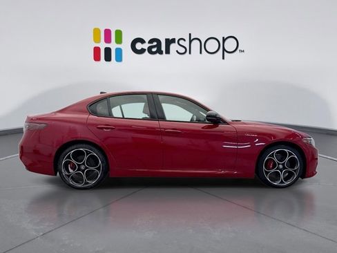 Used 2024 Alfa Romeo Giulia Veloce image 6