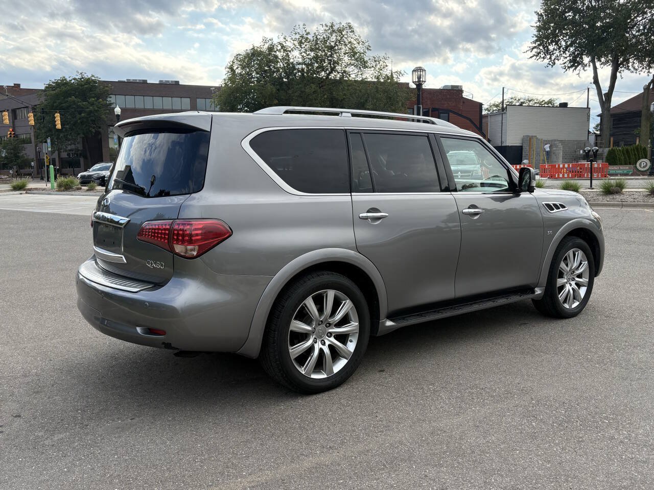 Used 2014 INFINITI QX80 4WD w/ Theater Package image 4