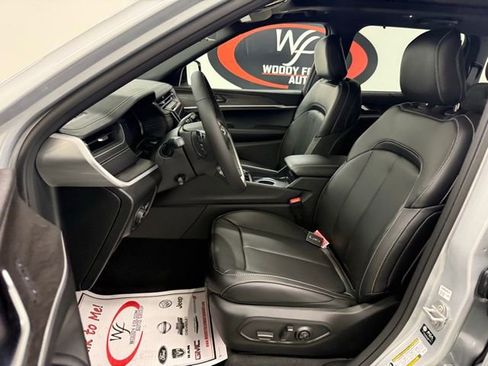 New 2025 Jeep Grand Cherokee Limited w/ Luxury Tech Group II image 11