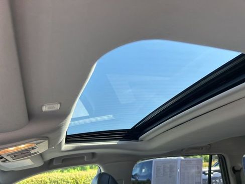 Used 2025 Toyota Highlander XLE image 36