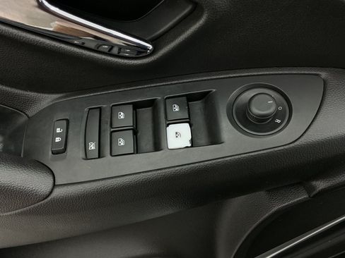 Used 2018 Chevrolet Trax LS FWD image 37